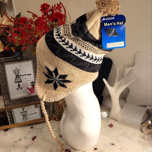 NWT Pom pom trapper hat. Warm unisex. Womans sm med. MENS small. - Picture 1 of 6